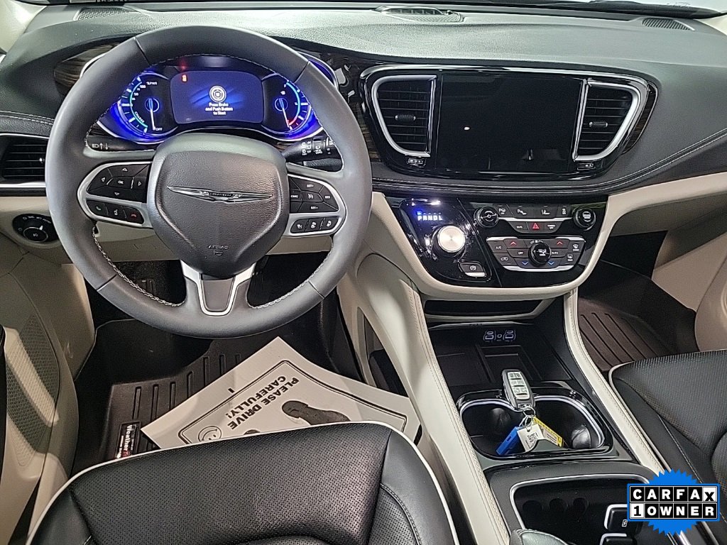 2023 Chrysler Pacifica Hybrid Limited photo 2