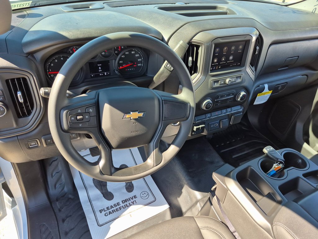 2025 Chevrolet Silverado 2500HD photo 2
