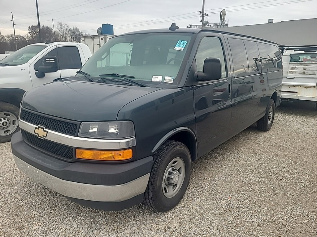 2017 Chevrolet Express Passenger LS's photo