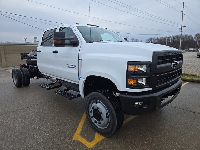 2024 Chevrolet Silverado 4500HD Work Truck photo 3