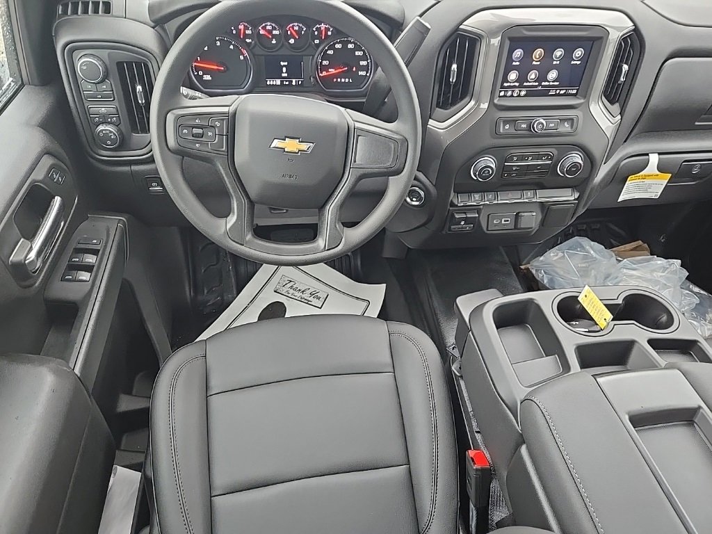 2025 Chevrolet Silverado 2500HD photo 2