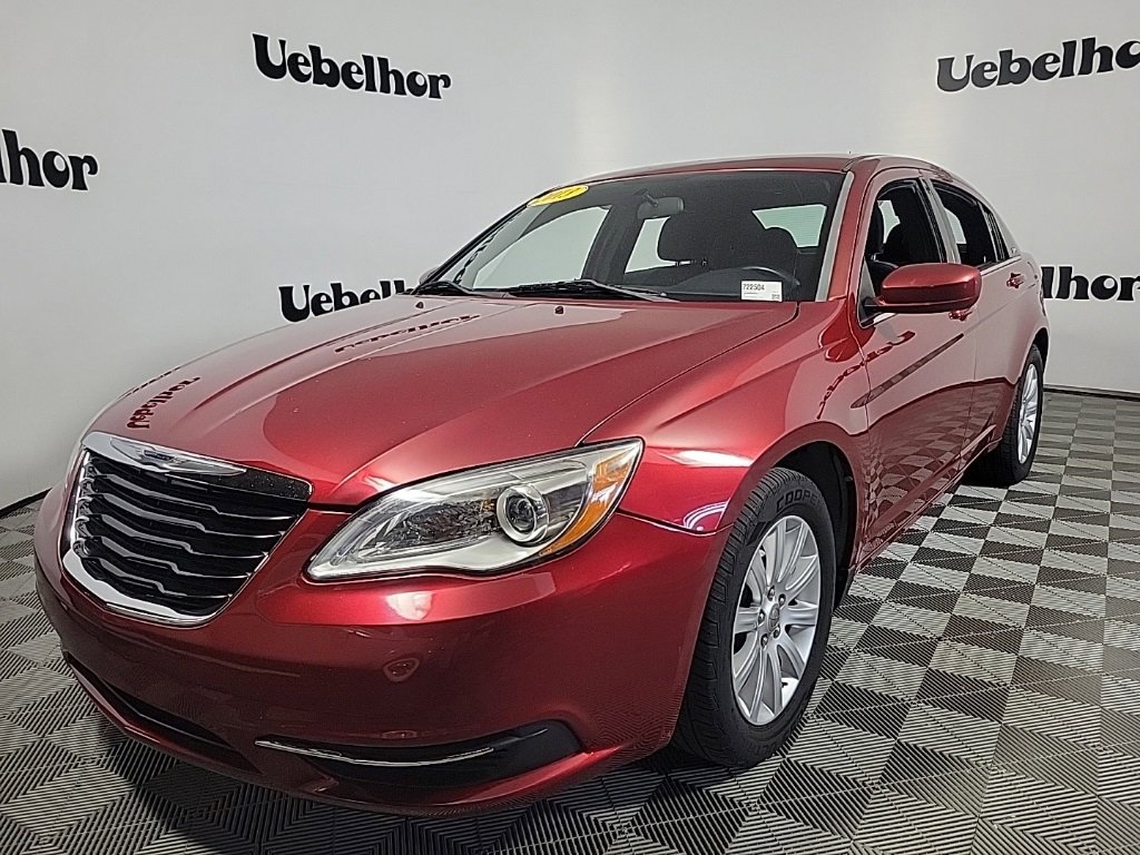 2013 Chrysler 200 Touring photo 3