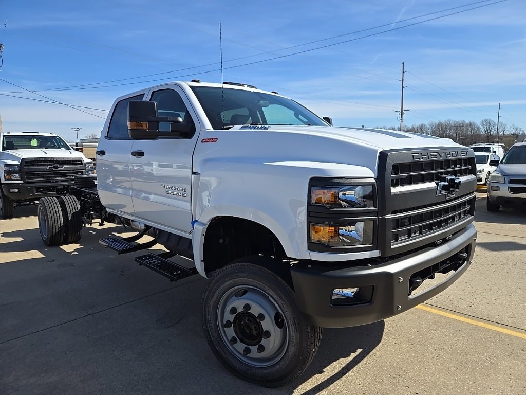2024 Chevrolet Silverado 5500HD Work Truck photo 3