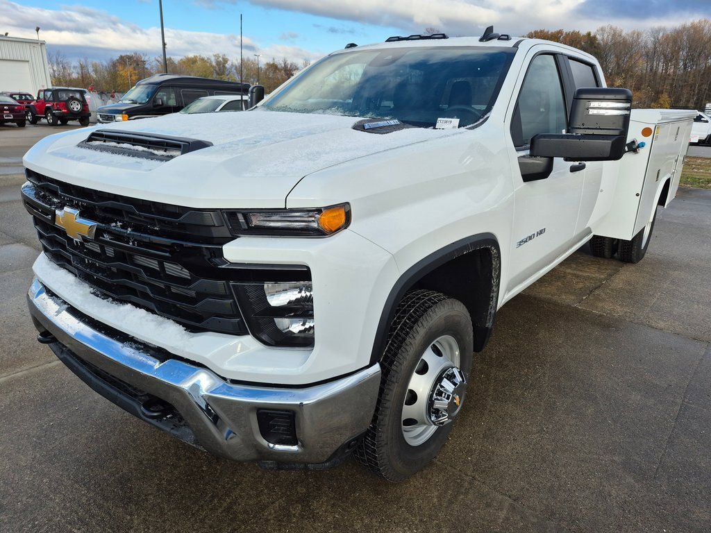 2025 Chevrolet Silverado 3500HD Work Truck photo 3