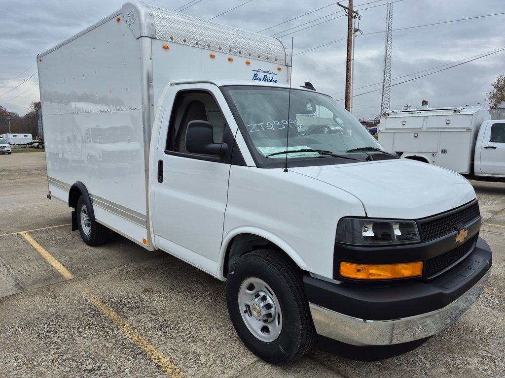 2025 Chevrolet Express Cutaway Base's photo
