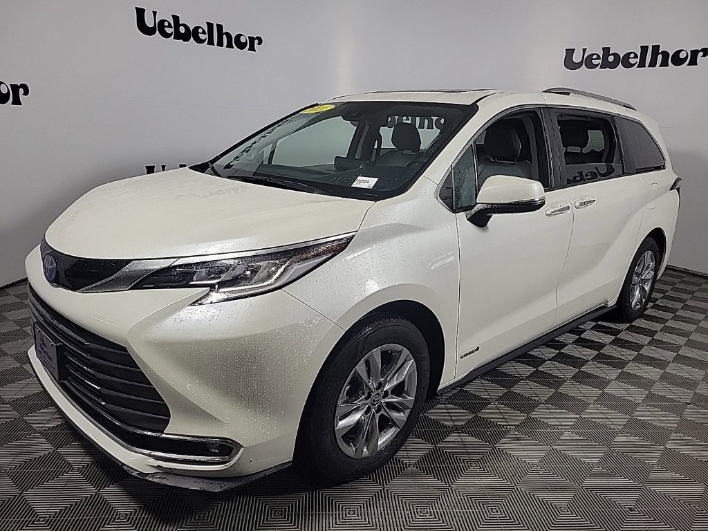 2021 Toyota Sienna Limited photo 3