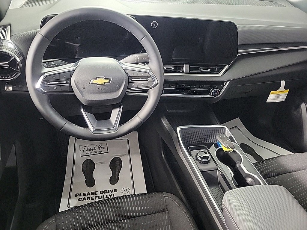 2026 Chevrolet Equinox LT photo 2