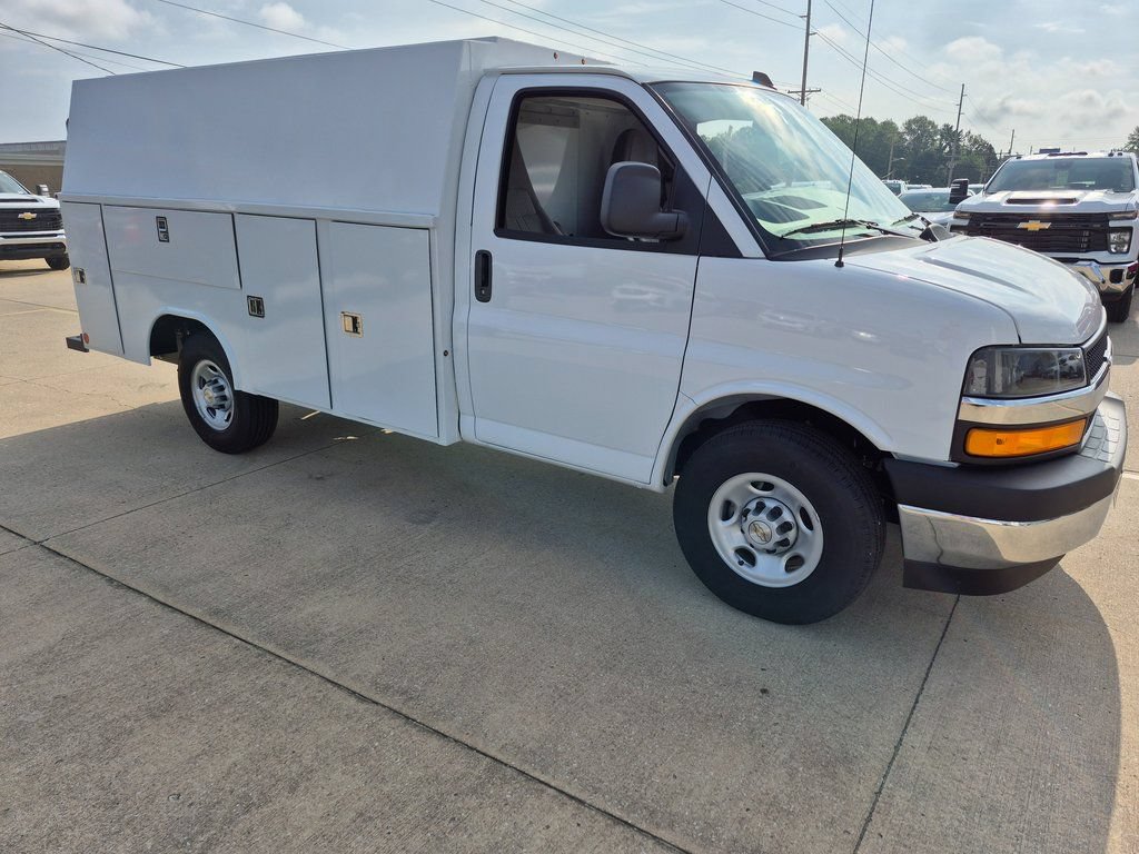 2025 Chevrolet Express Cutaway