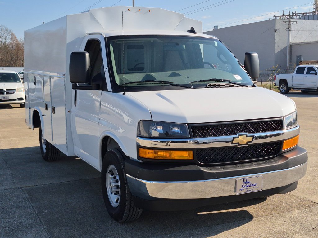 2025 Chevrolet Express Cutaway Base's photo