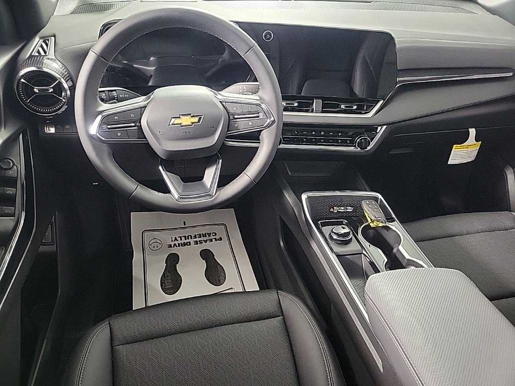 2026 Chevrolet Equinox LT photo 2