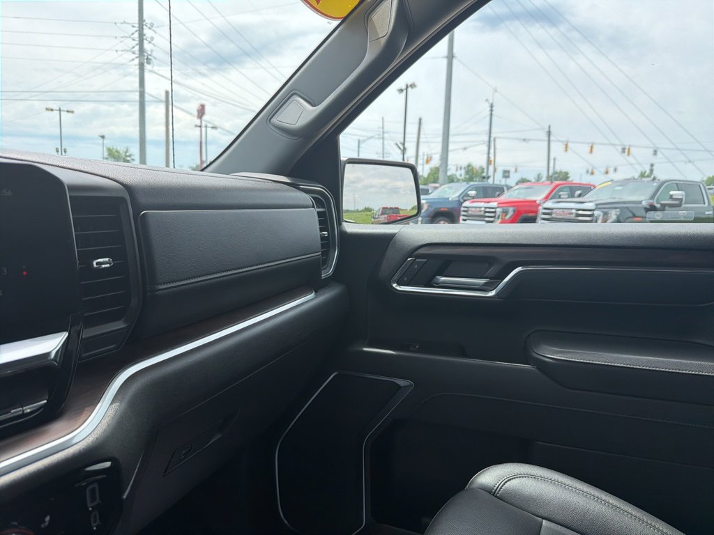 2025 GMC Sierra 1500 SLT - Photo 30