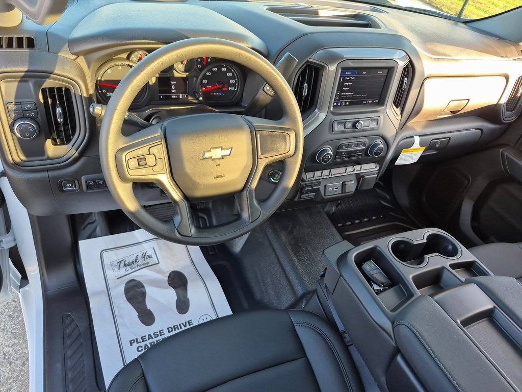 2025 Chevrolet Silverado 3500HD Work Truck photo 2