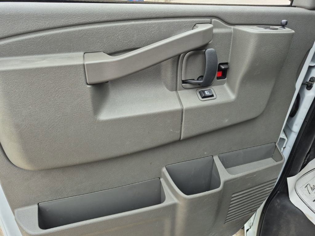 2024 Chevrolet Express Cargo Work Van - Photo 9