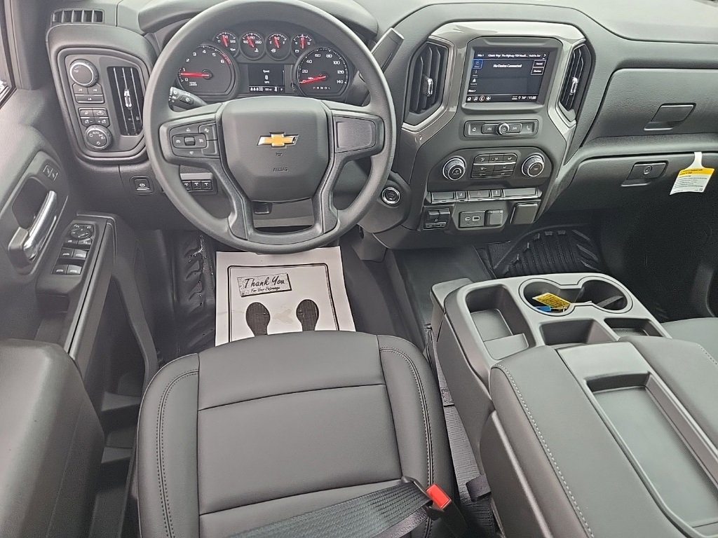 2025 Chevrolet Silverado 2500HD photo 2