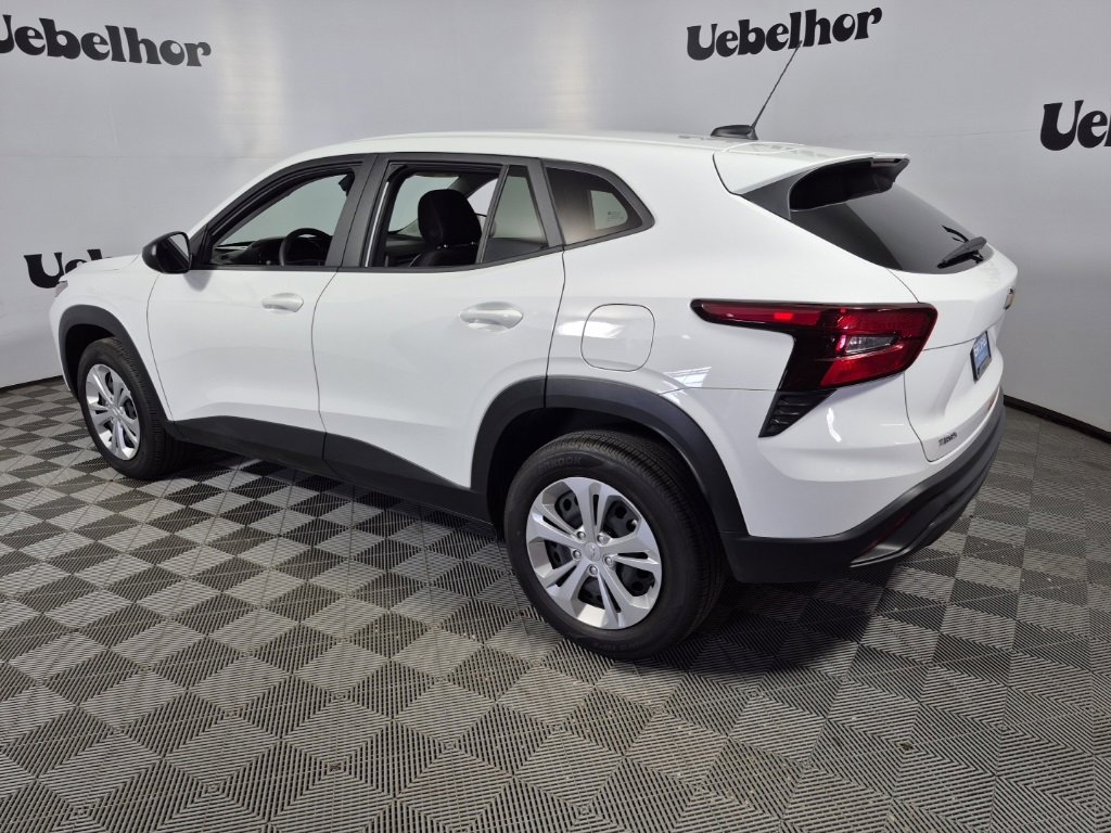 2025 Chevrolet Trax LS photo 3
