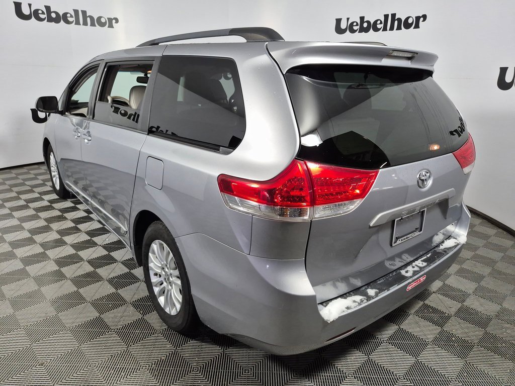 2013 Toyota Sienna XLE photo 4