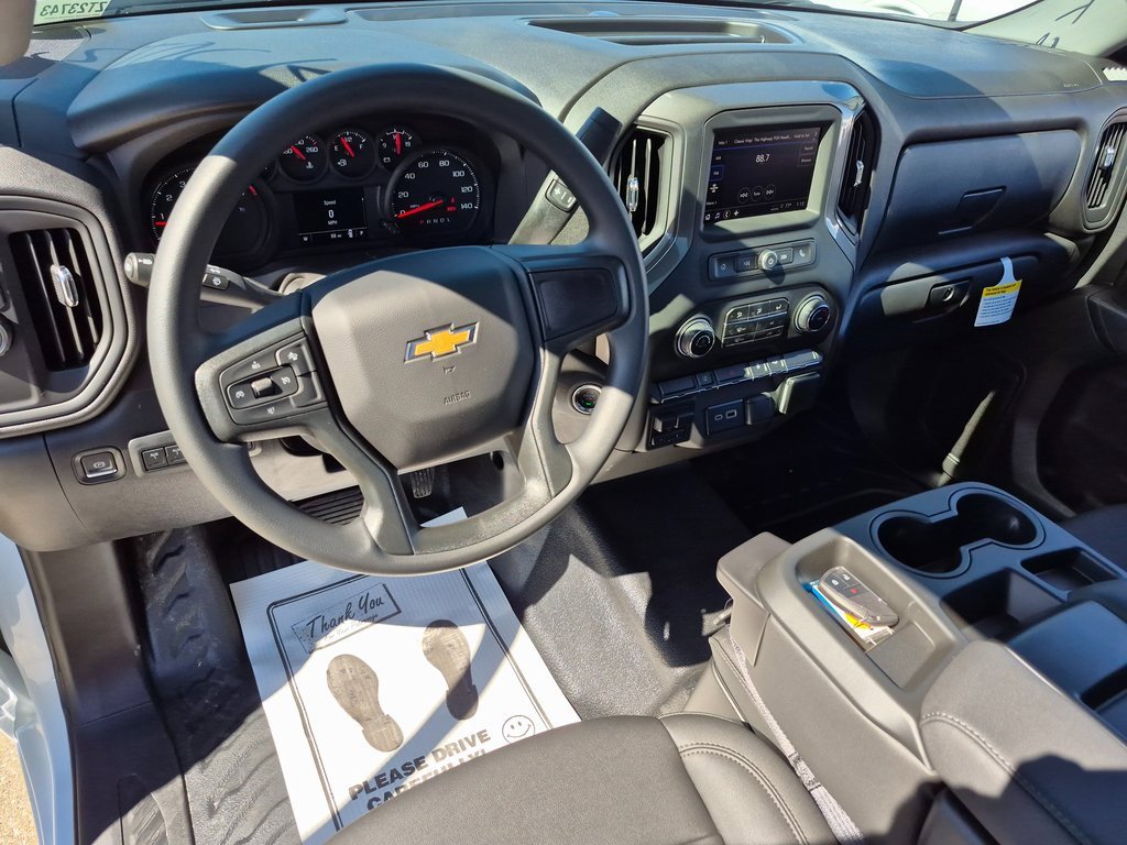 2025 Chevrolet Silverado 2500HD photo 2