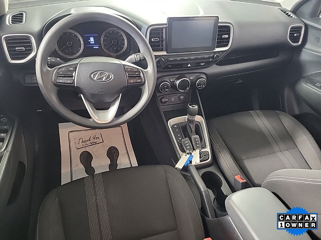 2020 Hyundai Venue SEL photo 2
