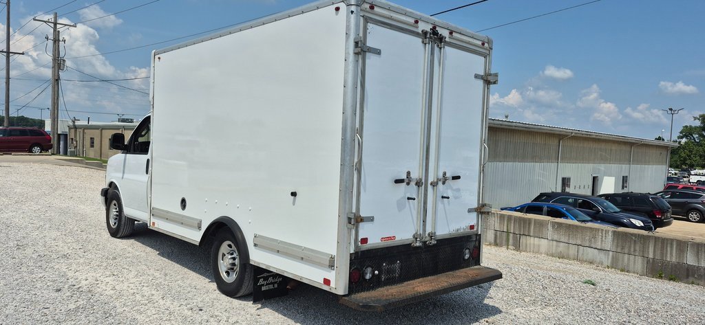 2020 Chevrolet Express Cutaway 3500 Van photo 2
