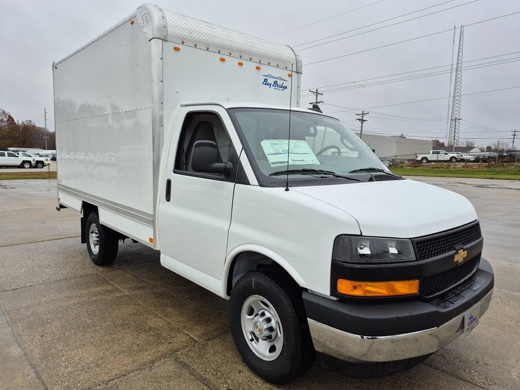 2025 Chevrolet Express Cutaway Base's photo