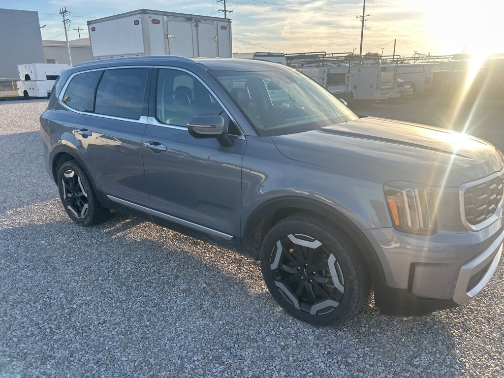 2023 Kia Telluride S photo 2