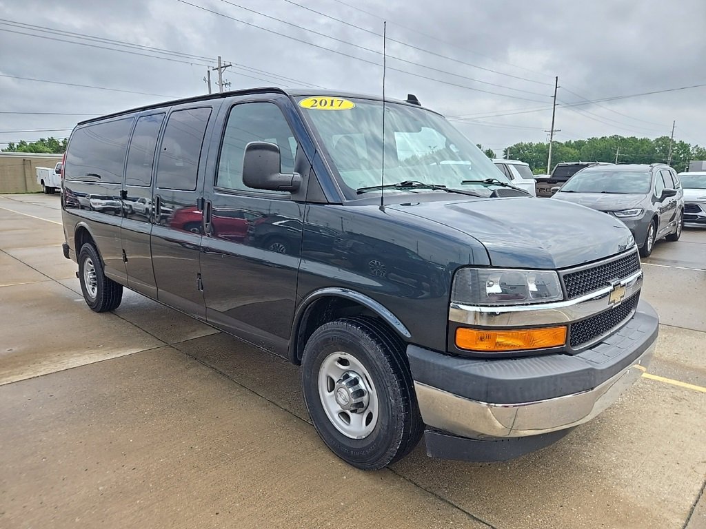 2017 Chevrolet Express 3500 LT Passenger Van photo 3
