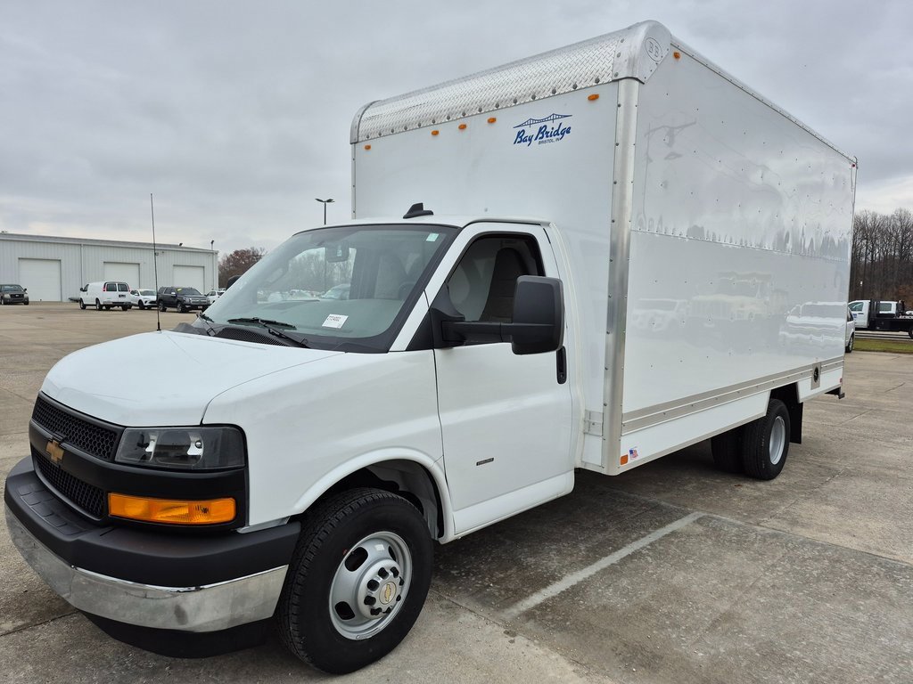 2025 Chevrolet Express 3500 Cutaway Van photo 3