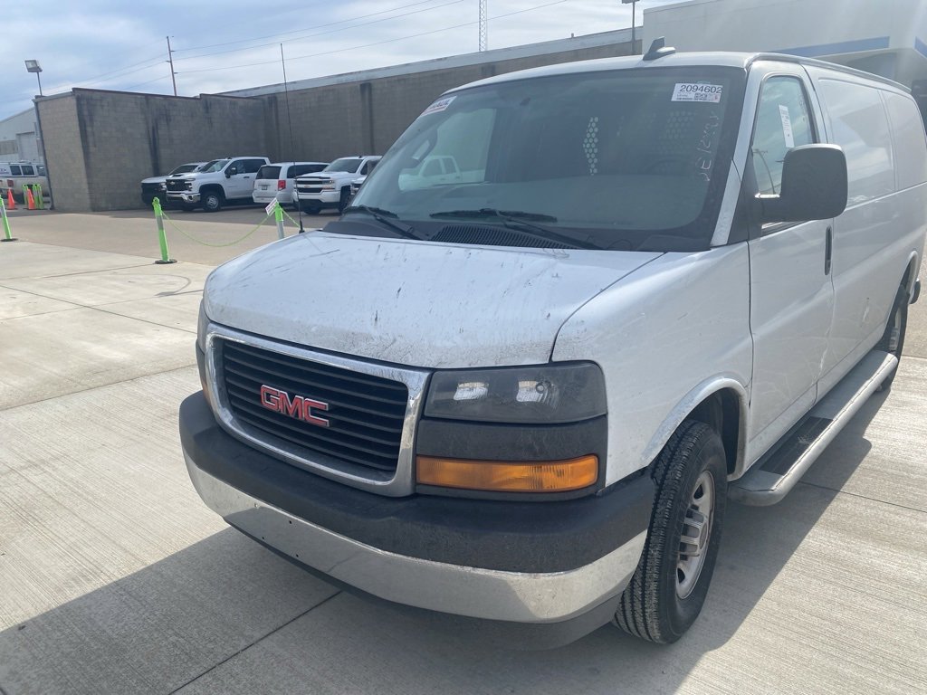2024 GMC Savana LT's photo