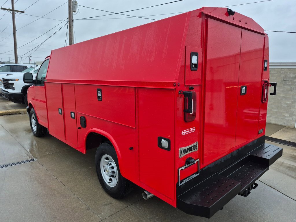 2024 Chevrolet Express 3500 Cutaway Van photo 4