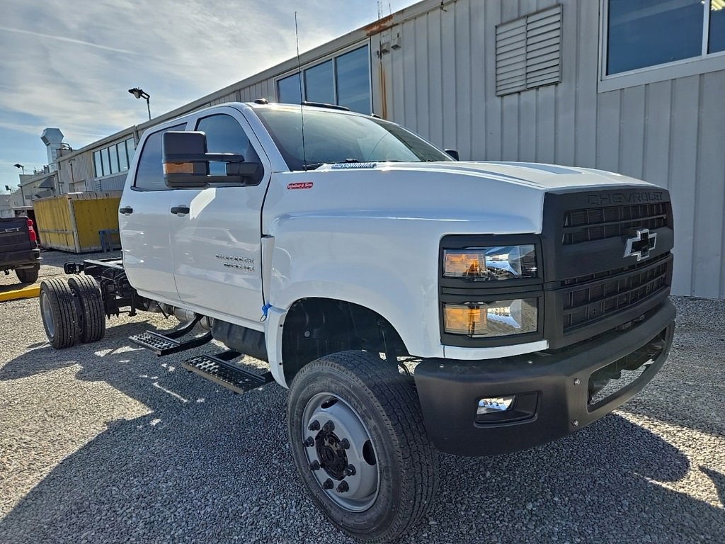 2024 Chevrolet Silverado 5500HD Work Truck photo 3