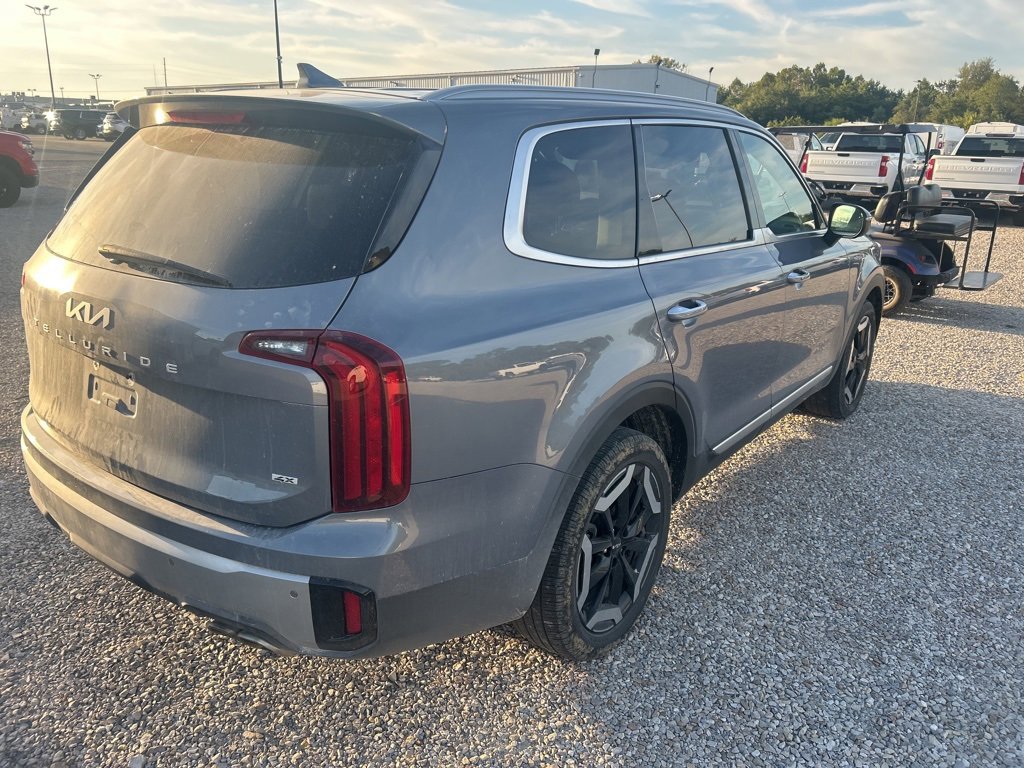 2023 Kia Telluride S photo 3