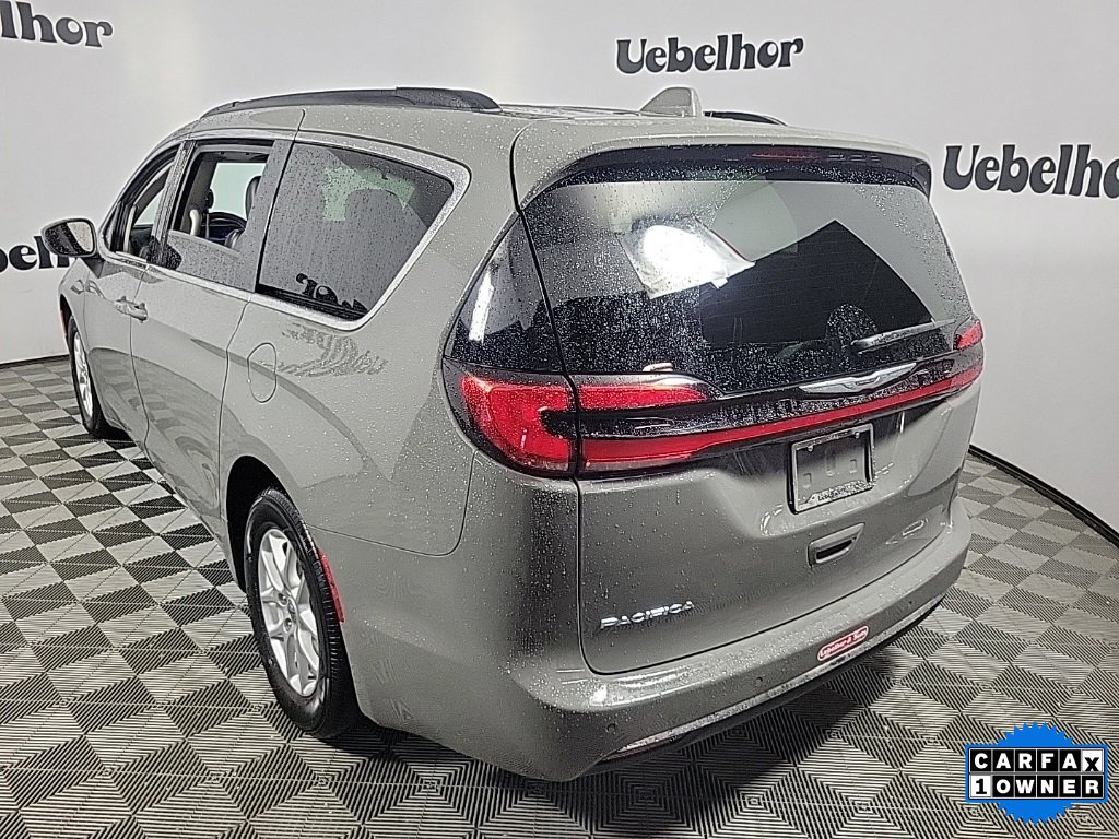 2022 Chrysler Pacifica Touring L photo 4