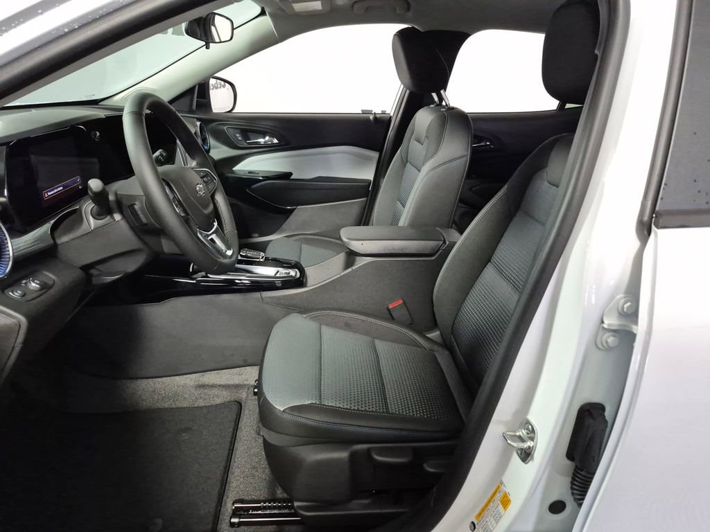 2026 Chevrolet Trax LT - Photo 9