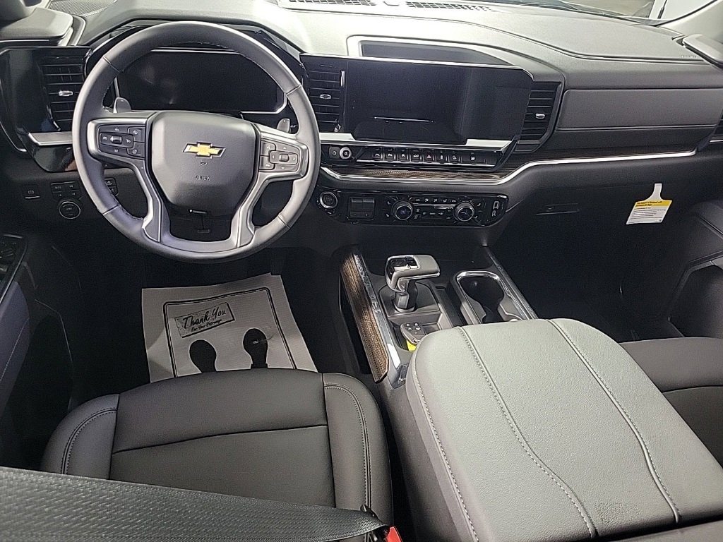 2026 Chevrolet Silverado 1500 LT photo 2