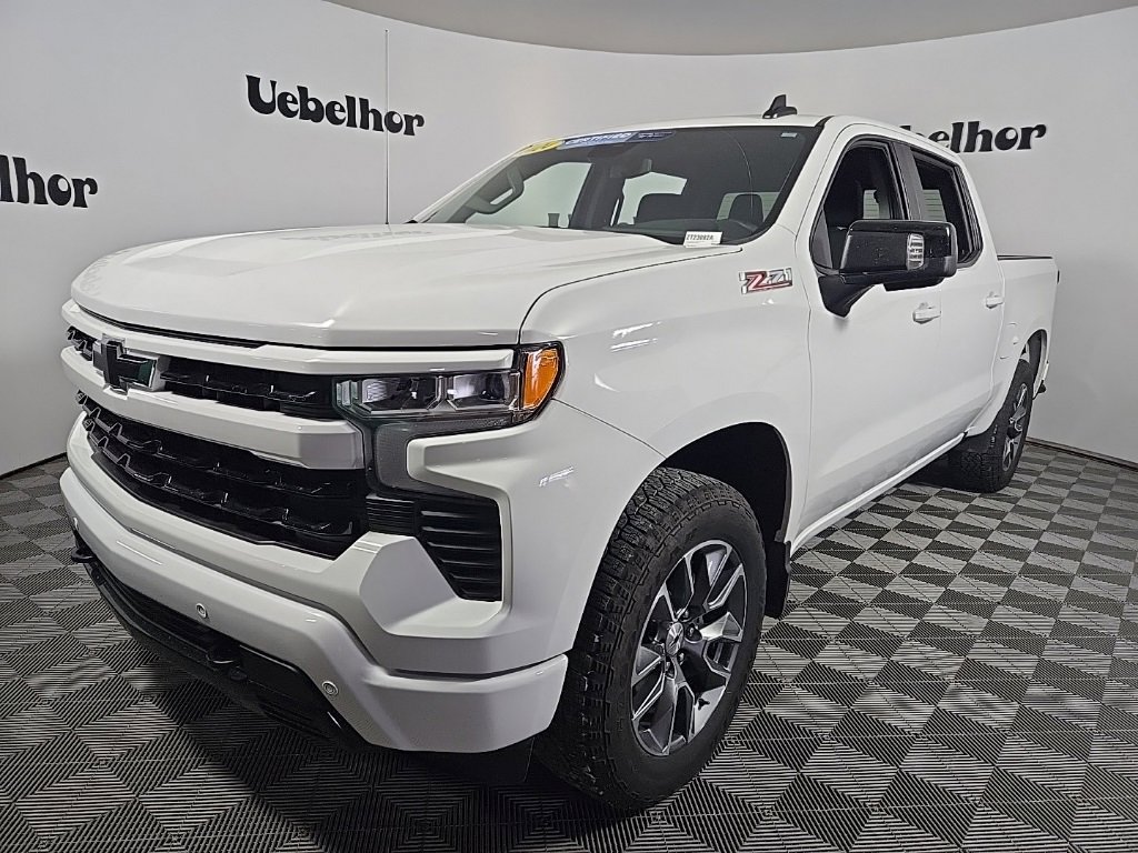 2024 Chevrolet Silverado 1500 RST photo 2