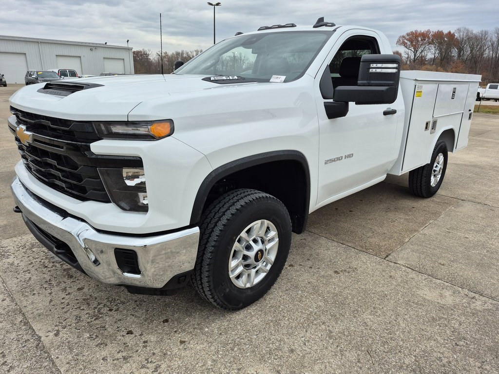 2025 Chevrolet Silverado 2500HD photo 3