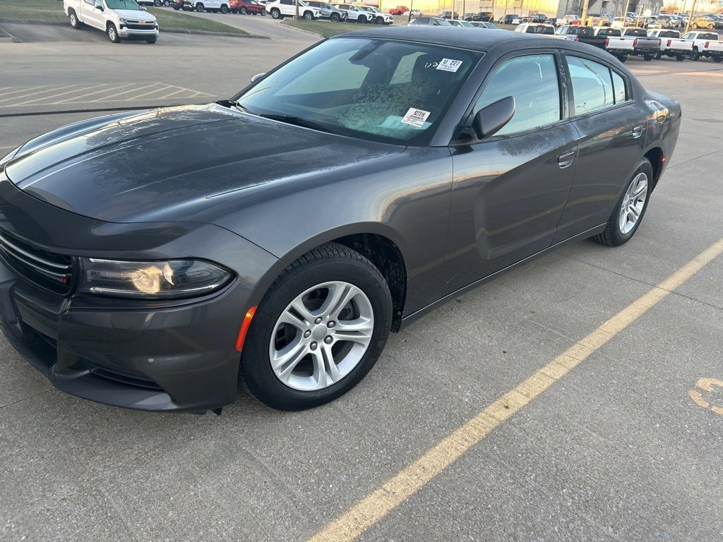 2016 Dodge Charger SE's photo