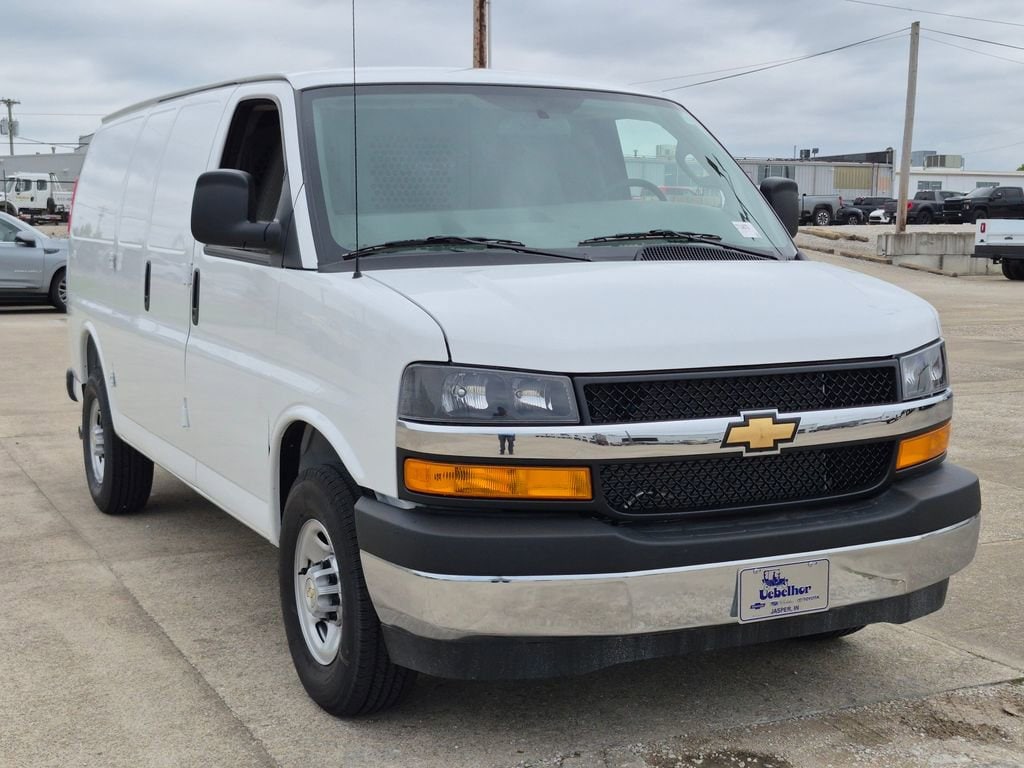 2026 Chevrolet Express 2500 Work Van HD's photo