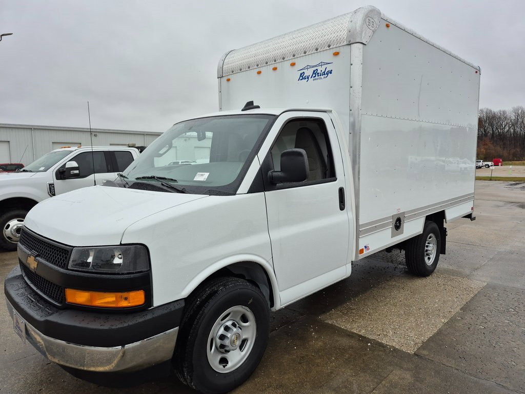 2025 Chevrolet Express 3500 Cutaway Van photo 3
