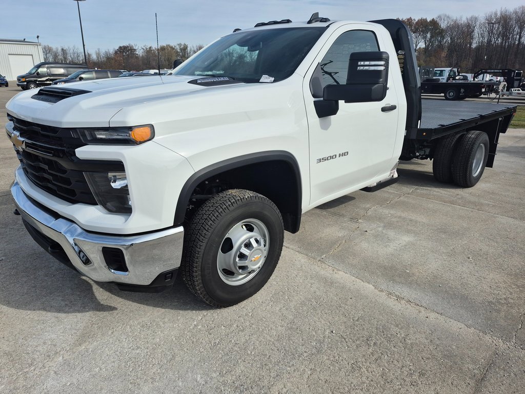 2025 Chevrolet Silverado 3500HD Work Truck photo 2