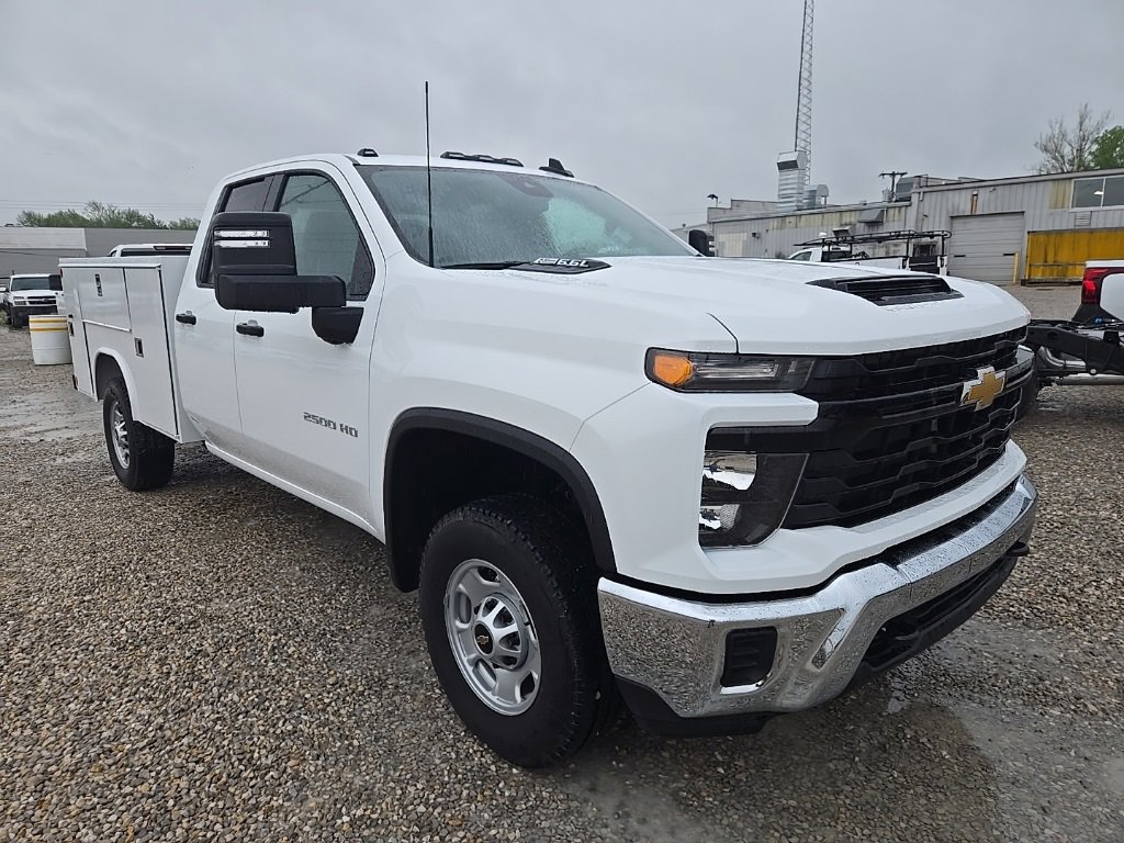 2025 Chevrolet Silverado 2500HD photo 3