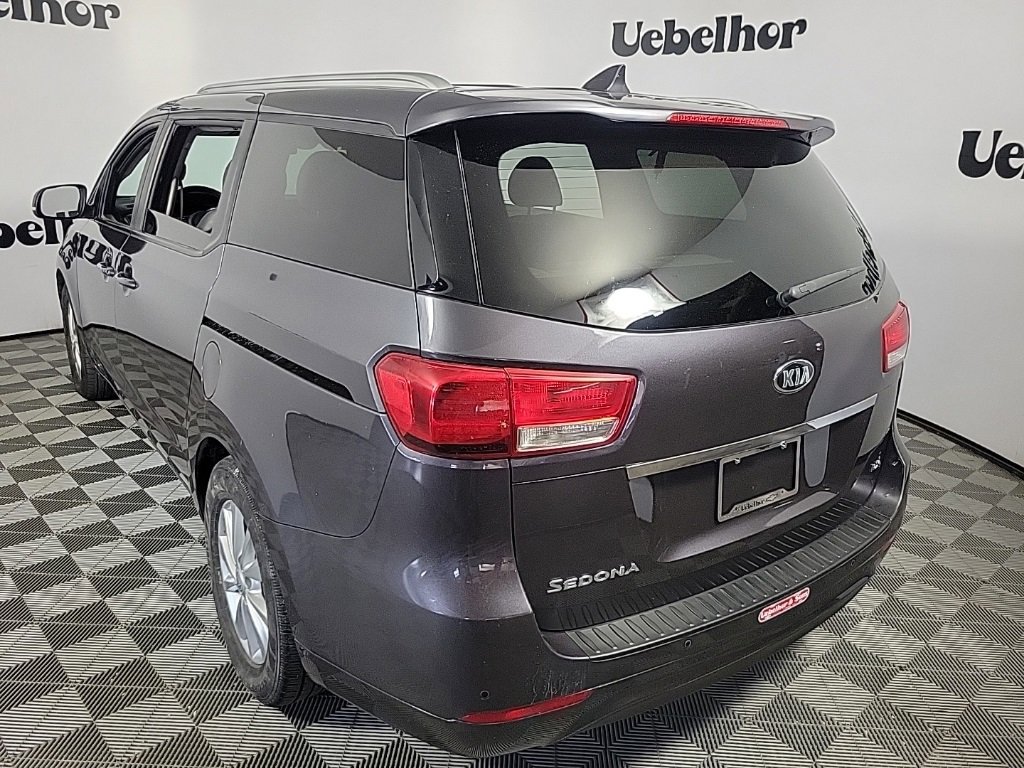 2017 Kia Sedona LX photo 4