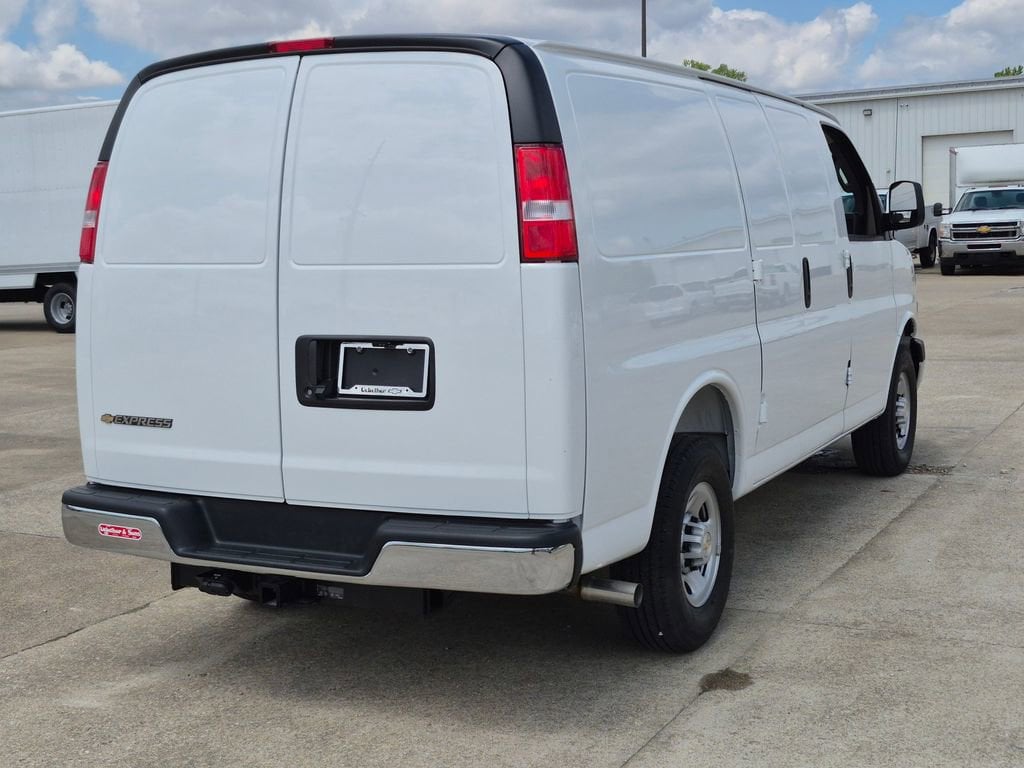 2026 Chevrolet Express Cargo Work Van - Photo 7