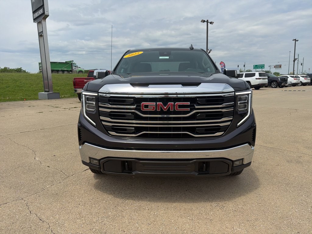 2025 GMC Sierra 1500 SLT - Photo 10