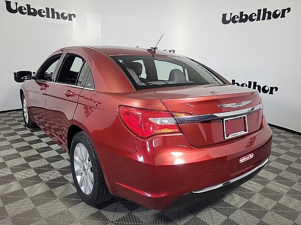 2013 Chrysler 200 Touring photo 4