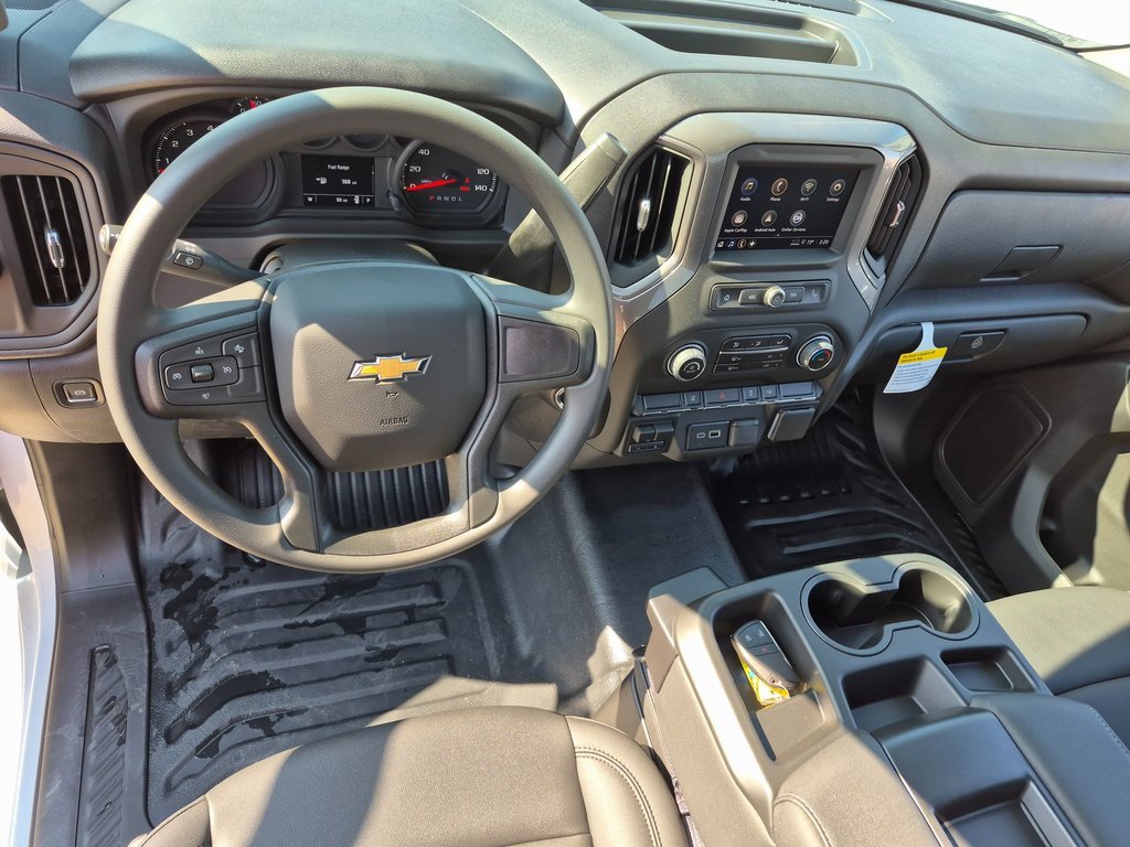 2025 Chevrolet Silverado 2500HD photo 2