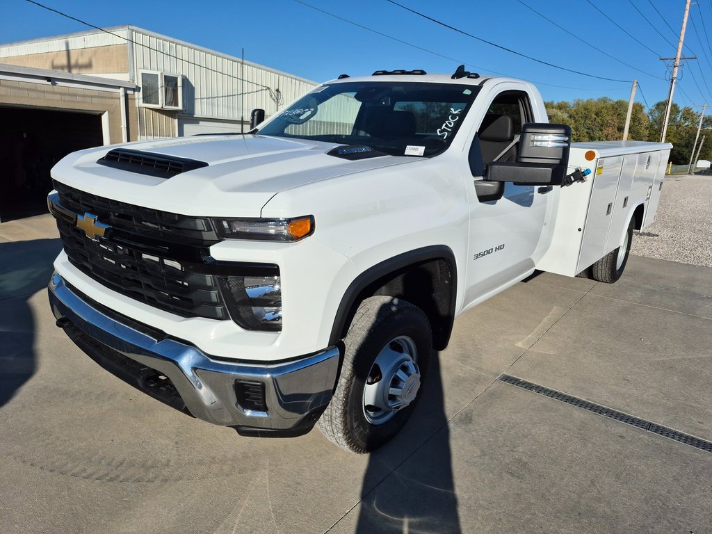 2025 Chevrolet Silverado 2500HD photo 3