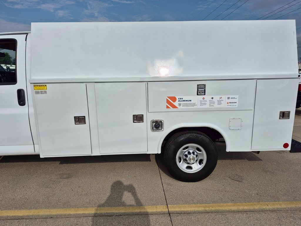 2025 Chevrolet Express Cutaway 3500 photo 4