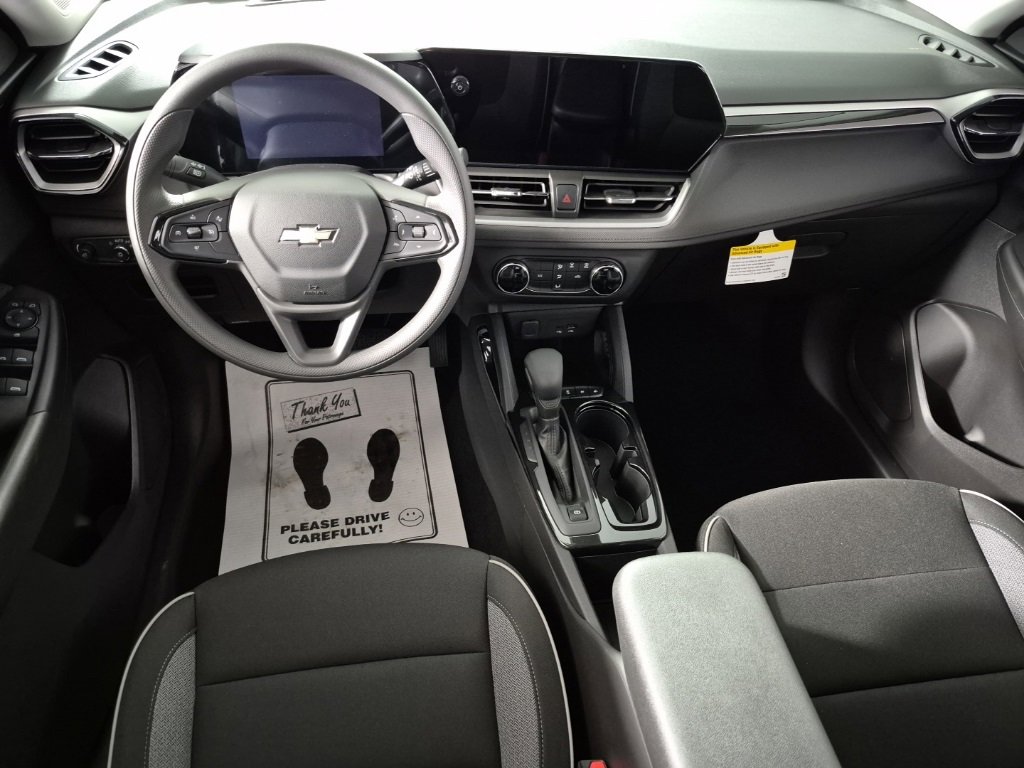 2026 Chevrolet Trailblazer LS photo 2