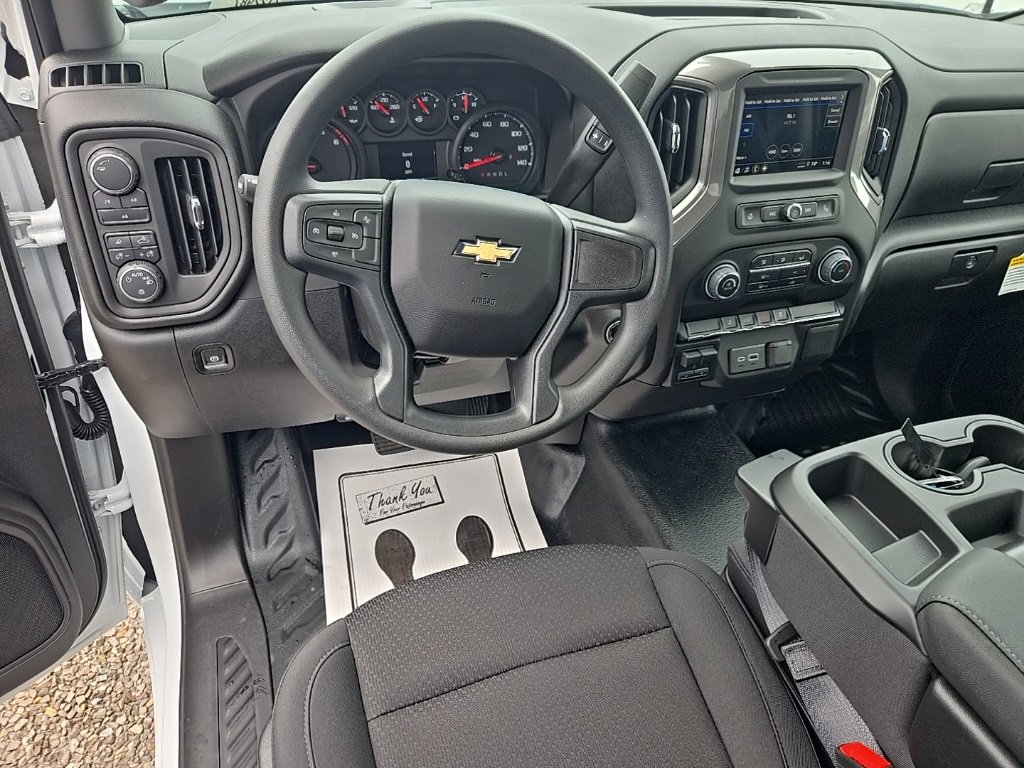 2025 Chevrolet Silverado 2500HD photo 2